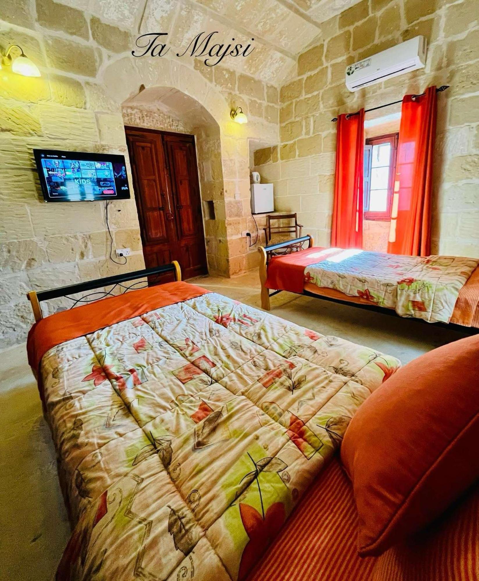 Ta Majsi Farmhouse With Indoor Heated Pool San Lawrenz Dış mekan fotoğraf
